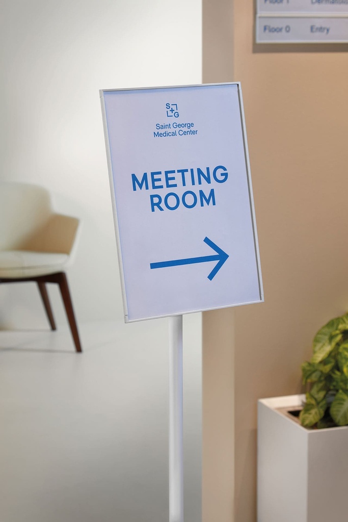 Atril informativo para señalizar un meeting room